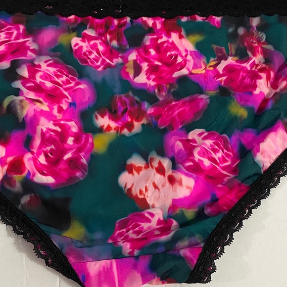 NWT Torrid Lace Floral Hipster Panty, Sz 4, 4x, Mid rise, Roses, Stretchy - Picture 8 of 10